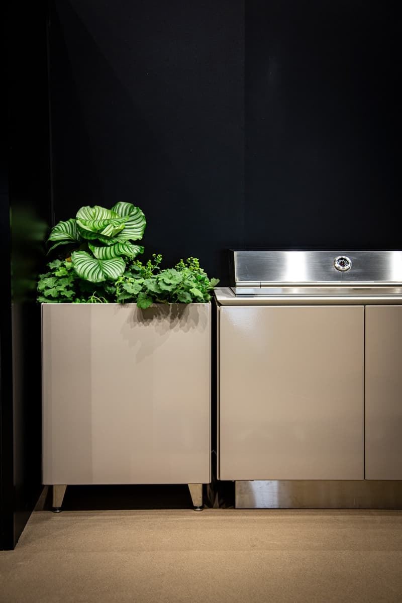 Módulo de exterior Vlaze ADAPT 120 con barbacoa gas Fulgor con media estantería - Imagen 2